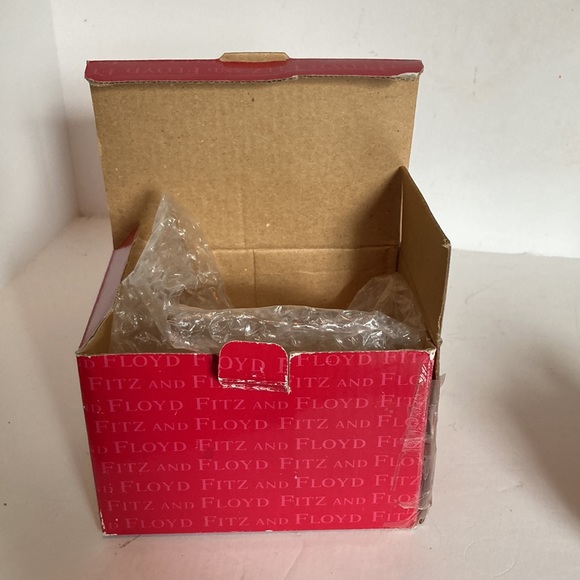 Fitz & Floyd Vintage Salt Bottom & Pepper Top Santa Holding Wreath 5" x 3.5" - Picture 15 of 16